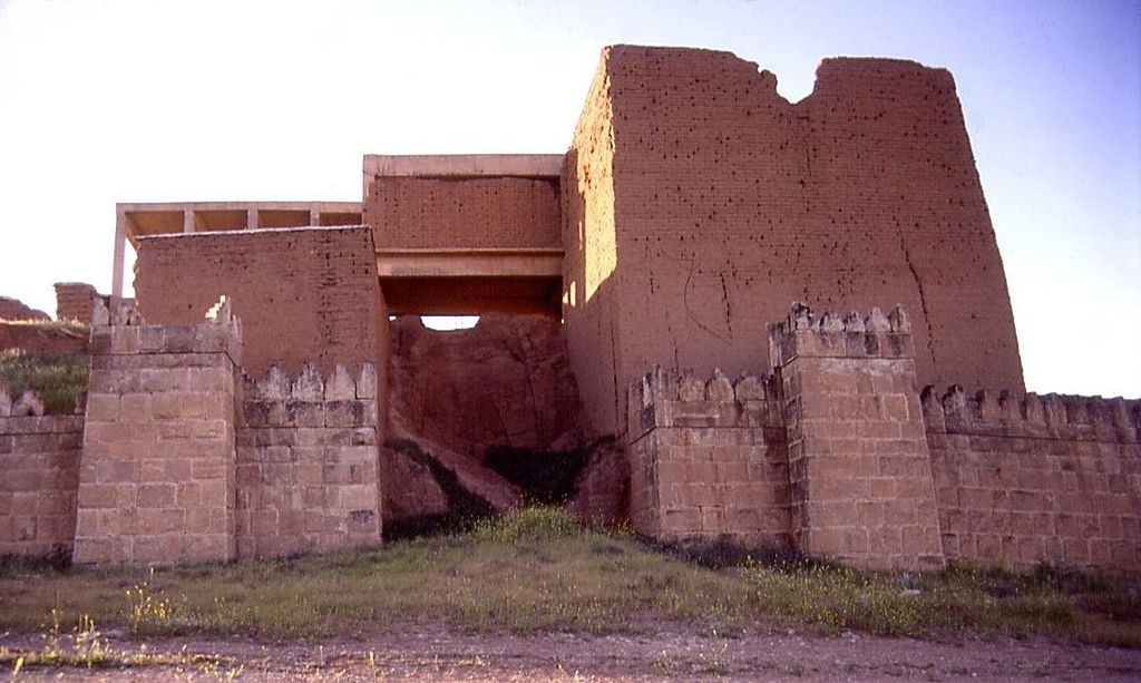 The Adad Gate of Nineveh - By Fredarch [GFDL (http://www.gnu.org/copyleft/fdl.html) or CC-BY-SA-3.0 (http://creativecommons.org/licenses/by-sa/3.0/)], via Wikimedia Commons